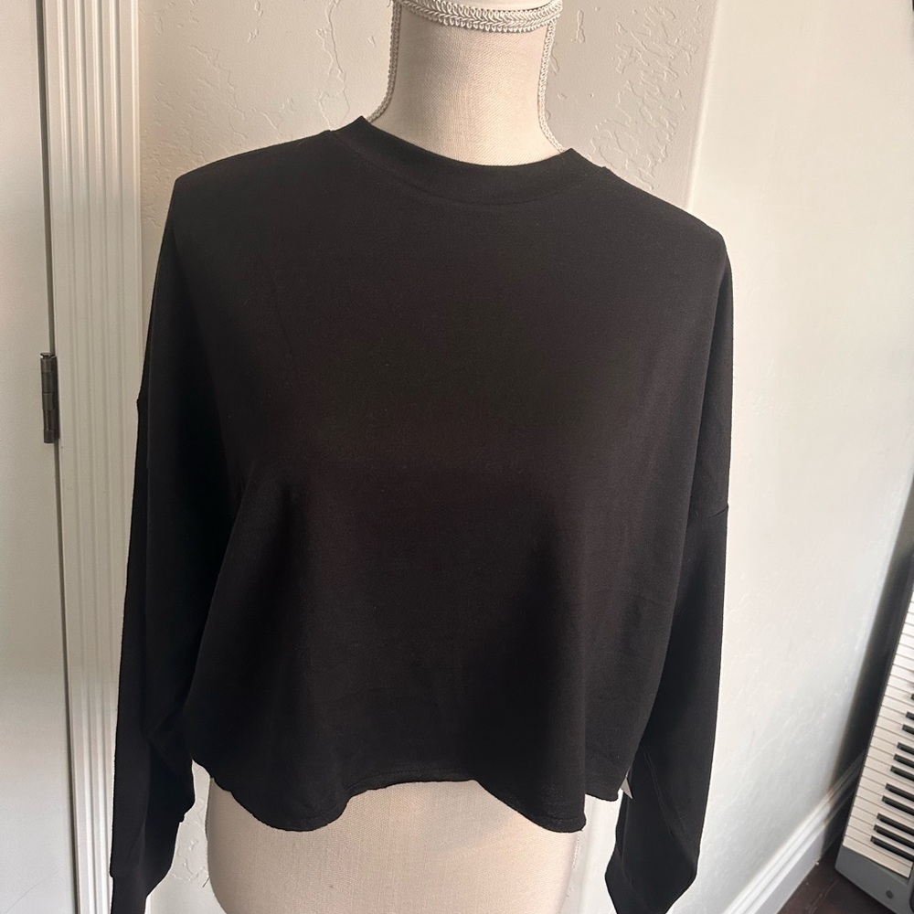 NWT Tresics Black Cropped Top size S